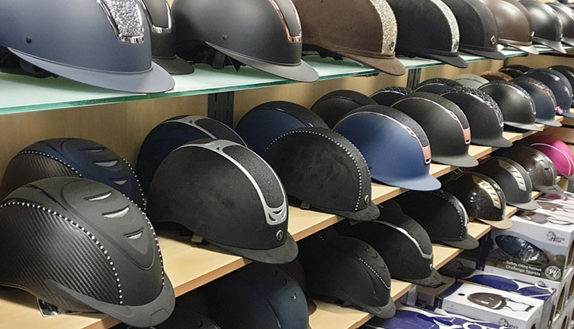 Riding caps in many sizes, models colors