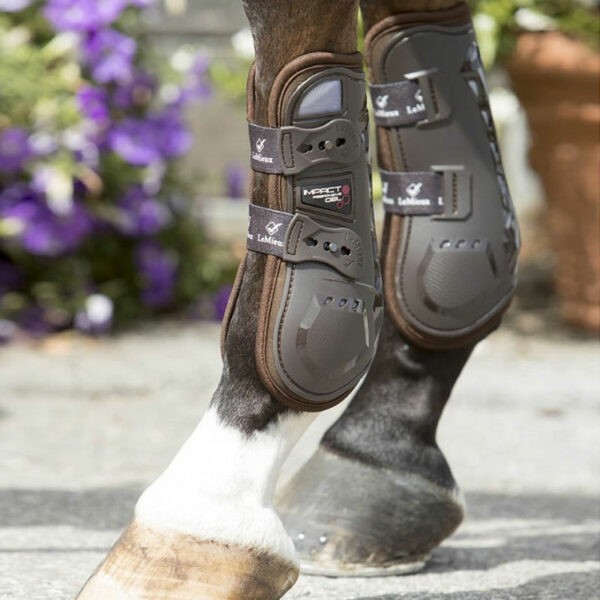 LeMieux tendon boots brown Lifestyle