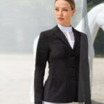 Lifestyle foto Pikeur jasje 2100 Selection zwart