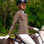 Lifestyle photo QHP competition jacket Noven beige