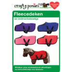 Detail logo Crafty Ponies fleecedeken paars