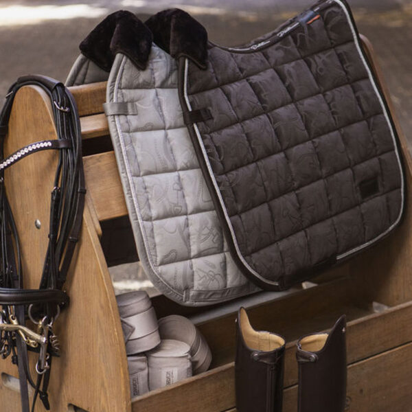 Lifestyle afbeelding Eskadron Velvet Stamp Platinum