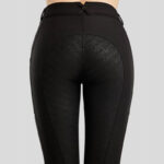 Gros plan sur le pantalon d'équitation Montar Megan noir