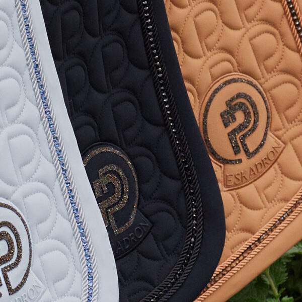 Dekje Eskadron Softshell Platinum lifestyle foto cognac