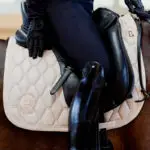 Lifestyle foto Eskadron dekje Metallic Faux Leather Tan Taupe