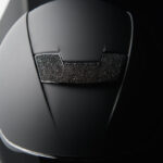 Achterzijde Swarovski Carpet KASK Kooki Lady Zwart Matt