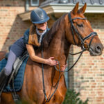 Lifestyle afbeelding BR Rijhelm Omega Glamourous Navy/Gunmetal