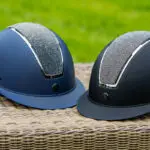 BR Rijhelm Omega Glamourous Zwart/Gunmetal Lifestyle close up