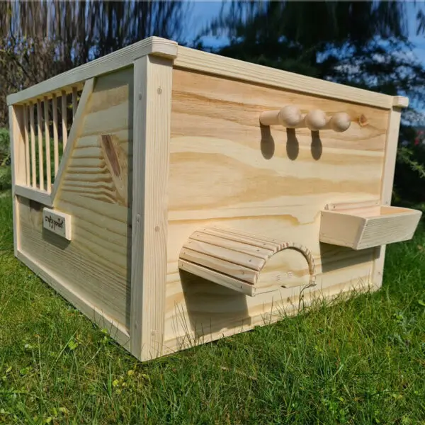 Crafty Ponies Paardenstal Hout met zadeldrager en hoofdstel haken