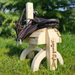 Crafty Ponies Zadelbok Hout met zadel en hoofdstel