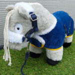 Lifestyle foto Crafty Ponies luxe dekenset Blauw