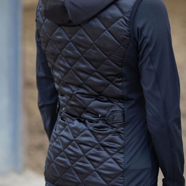 Lifestyle achteraanzicht Harry's Horse Bodywarmer DC Amethyst