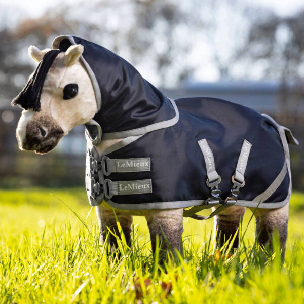 LeMieux lifestyle afbeelding Toy Pony Storm-Tek Rug navy