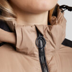 Detail kraag Montar Jas MoAthena Kort latte