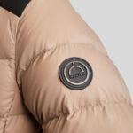 Montar logo jas MoAthena latte