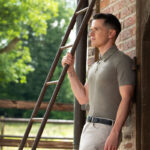 Lifestyle foto Pikeur Function Shirt 7249 Sports Heren Light Moos voorzijde