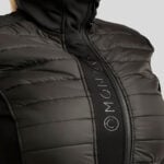 Detail Logo Montar Jacke Emma schwarz