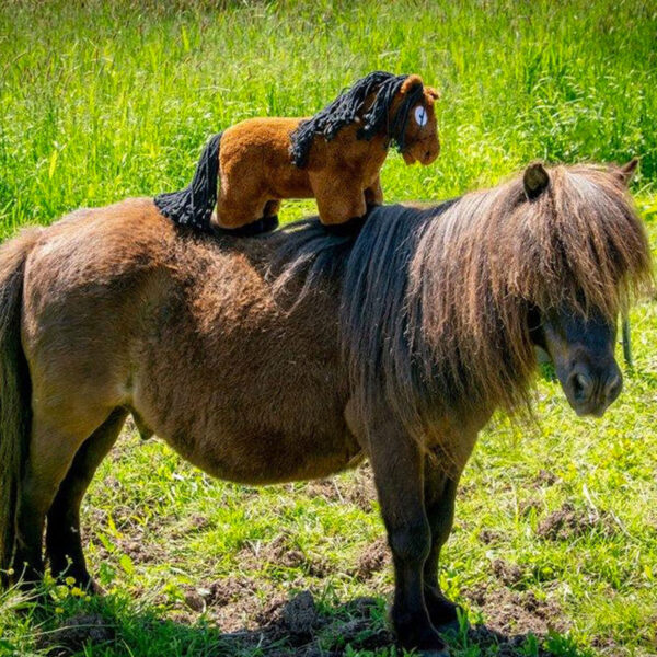 Paardenknuffel Crafty Ponies Bruin/Zwart lifestyle afbeelding