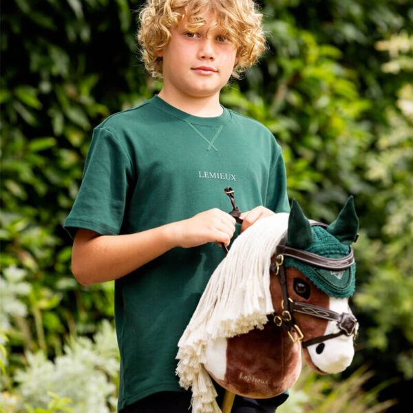 Lifestyle foto Hobby Horse hoofdstel mexicaanse neusriem bruin