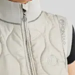 Detail steentjes Montar bodywarmer MoMary Ligth Silver Grey