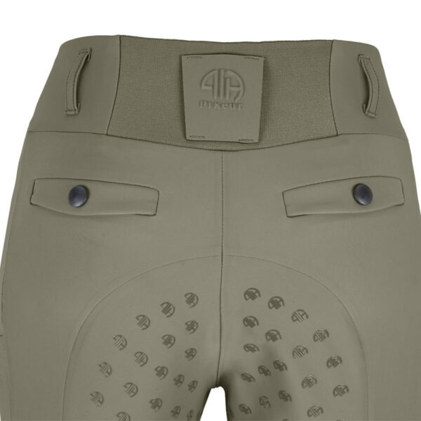 Detail achterzijde tailleband Pikeur Rijlegging Linnett 6505 Athleisure Light Moos