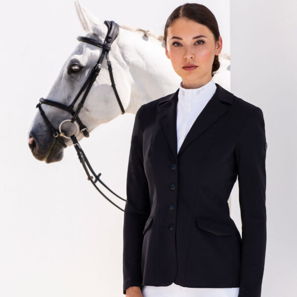 Lifestyle foto 1 Pikeur Isalie zwart voorzijde
