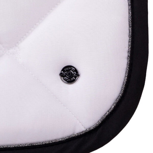PresTeq zadeldek PerformNow wit/zwart detail logo