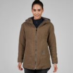 Lifestyle-Foto vorne Pikeur Teddy Weste 8035 Greige