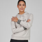 Lifestylefoto Pikeur Pullover 8281 Pale Grey Vorderseite