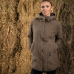 Atmosphärenfoto Pikeur Teddy Cardigan 8035 Greige