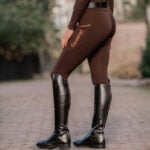 Lifestylebild Horka Rijleggings Mindy Full Grip Dark Chocolate