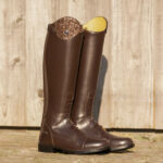 Lifestyle-Foto Junior-Reitstiefel QHP Romy Bruin