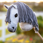 Hobby Horse LeMieux Earl grijs close up lifestyle foto