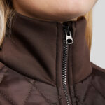 Detail kraag Montar Hybrid Jas MoQuinn Bruin