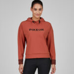 Lifestyle foto Pikeur Sweater 8281 Rose Wood