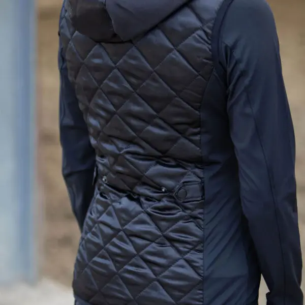 Lifestyle achteraanzicht Harry's Horse Bodywarmer DC Amethyst