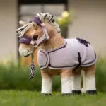 Lifestyle foto LeMieux halsterset Vogue Toy Pony Lilac