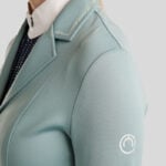Detail Kragen und Ärmel Reitjacke Montar MoCha Stone Blue