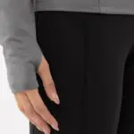 Detail duimgat BR zip pullover Franka Quiet Shade