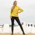 Lifestyle foto Pikeur Techjersey vest 7045 Selection Golden Olive