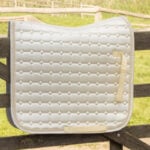 Lifestyle afbeelding zadeldek Harry's Horse EQS Ivory Cream
