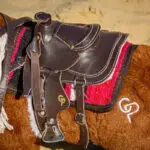 Close up Crafty Ponies Westernzadel Met Borsttuig