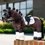 Lifestyle foto LeMieux Toy Pony dressuurzadel zwart