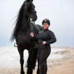 Lifestyle shoot Montar Longsleeve Briella Curve Zwart