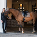 Sfeerfoto oornetje Eskadron Platinum Pearls Smoky Taupe