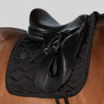 Lifestyle foto Eskadron Zadeldek HighGloss Pearls Platinum Smoky Taupe