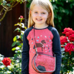 Lifestyle foto LeMieux schoudertas zadeldek Cranberry