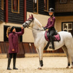 Sfeerfoto jas QHP Maelynn Junior Wine Red