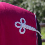 Detail Ornament QHP fleecedeken bordeaux