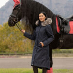 Lifestyle foto Lange Jas LeMieux Anya Waterdicht Navy